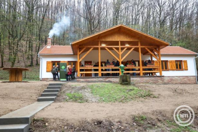 Új kulcsosházat adtak át a Mecsekben