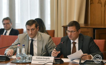 Gulyás Gergely szerint az Európai Bizottság mindent megtesz a jelenlegi kormány eltakarításáért