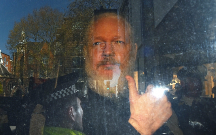 Börtönbüntetésre ítélték Londonban a WikiLeaks alapítóját